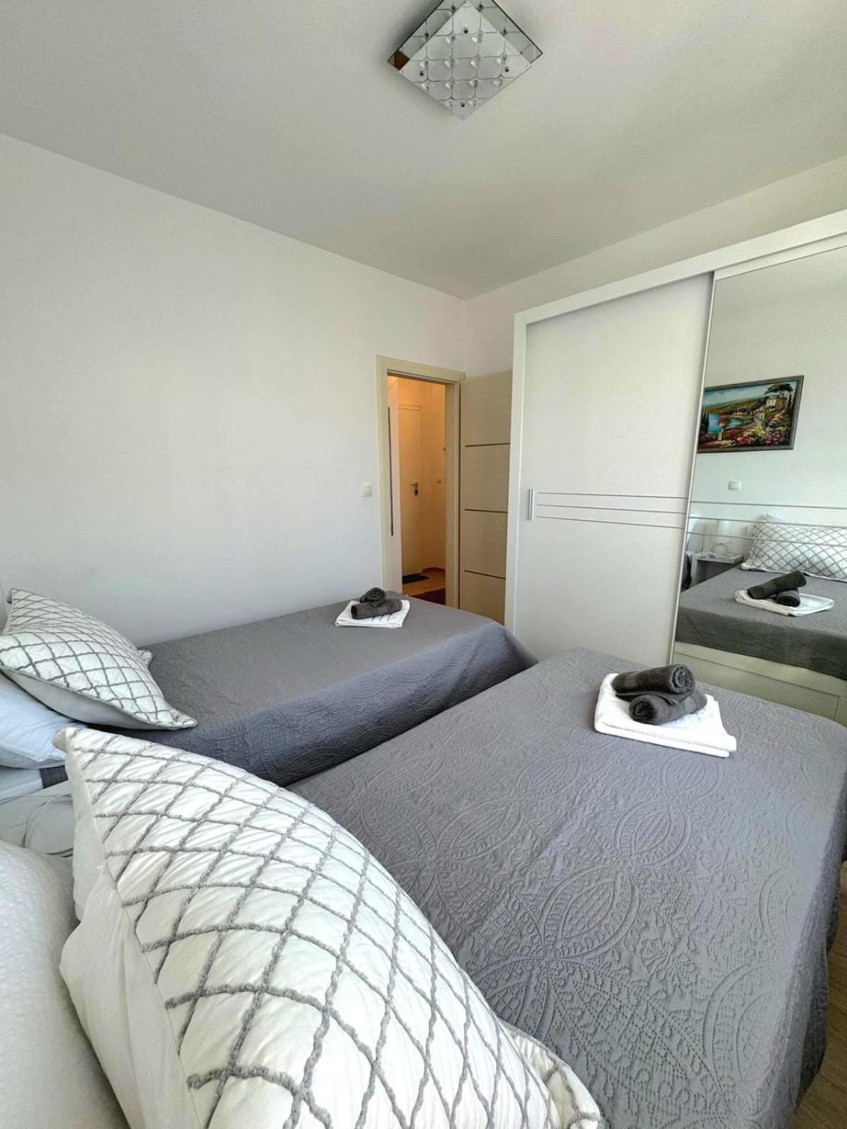 Apartment Misic Trogir Exterior photo