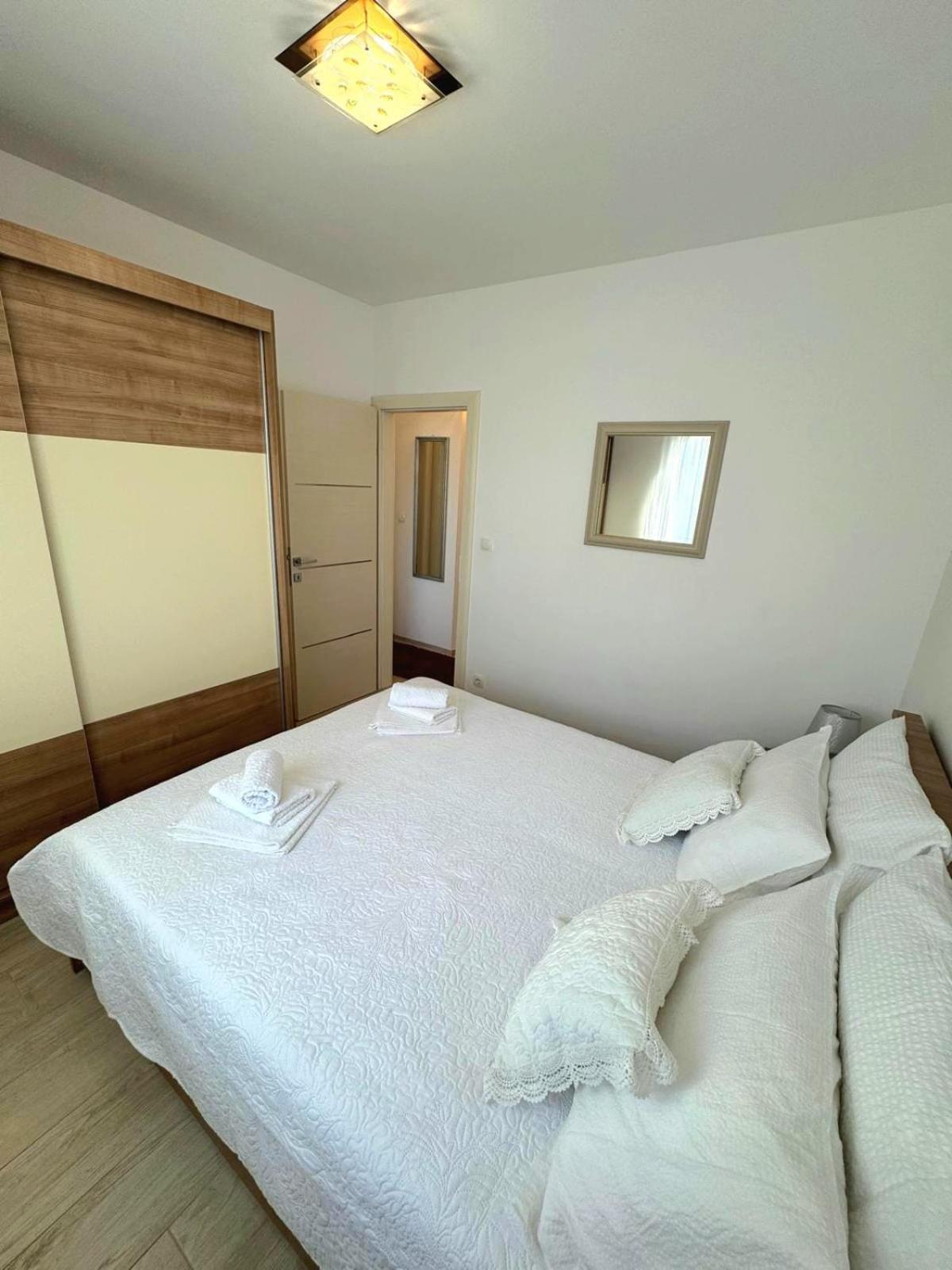 Apartment Misic Trogir Exterior photo